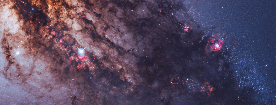 Fysikere fra Københavns Universitet bruger gigantiske magnetfelter i galaksehobe til at observere sorte huller i jagten på en partikel, der har mystificeret forskere i årtier.