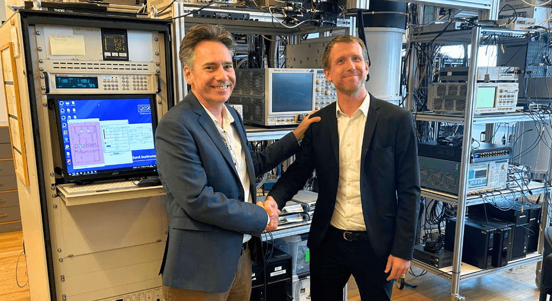 Professor William D. Oliver, MIT, and Associate Professor Morten Kjaergaard, UCPH , ind the quantum lab in Copenhagen