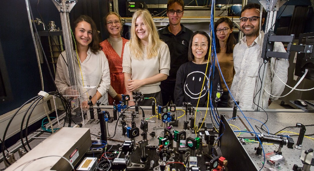 The team behind the demonstration. From left: Camille Papon, Freja Pedersen, Cecilie Olesen, Peter Lodahl, YingWang, Xiaoyan Zhou, and Ravitej Uppu. Photo: Ola Jakup Joensen, NBI.