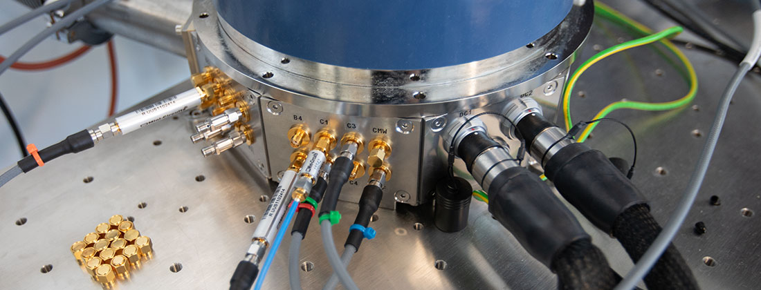 Quantum Training Lab (QTL) er Niels Bohr Institutets nye undervisningslaboratorium specialiseret i kvanteteknologi, der er etableret for at sikre fremtidens eksperter til Danmarks stærke kvantemiljø.