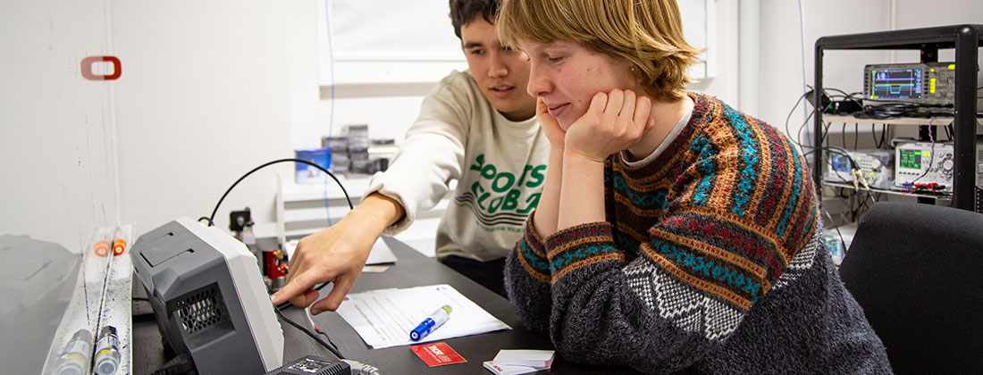 Quantum Training Lab (QTL) er Niels Bohr Institutets nye undervisningslaboratorium specialiseret i kvanteteknologi, der er etableret for at sikre fremtidens eksperter til Danmarks stærke kvantemiljø.