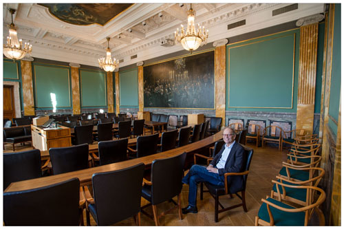Professor Mogens Høgh Jensen i den historiske mødesal