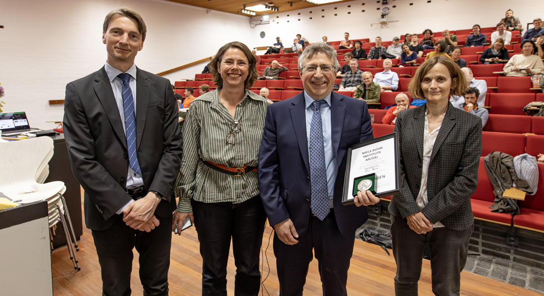 Joachim Mathiesen, Institutleder, Lise Arleth, Prodekan for forskning ved Københavns Universitet, Zvi Bern, professor ved University of California, Los Angelesog og Viceinstitutleder for forskning på Niels Bohr Institutet, Charlotte Fløe Kristjansen. Joachim Mathiesen, Institutleder, Lise Arleth, Prodekan for forskning ved Københavns Universitet, Zvi Bern, professor ved University of California, Los Angelesog og Viceinstitutleder for forskning på Niels Bohr Institutet, Charlotte Fløe Kristjansen.
