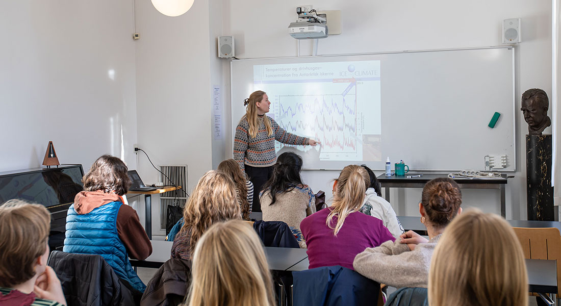 I anledning af FN-dagen ” International Day of Girls and Women in Science” har vi i samarbejde med Kvinder i Fysik (KIF) arrangeret en dag for gymnasieelever med kvindelige rollemodeller.