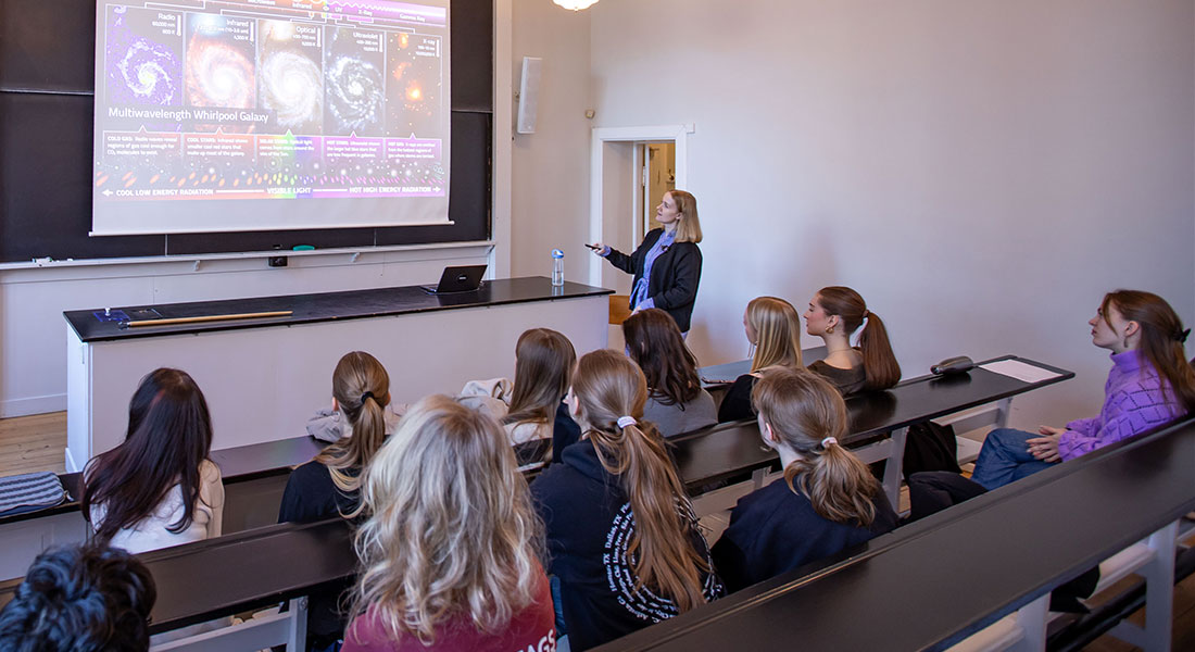 I anledning af FN-dagen ” International Day of Girls and Women in Science” har vi i samarbejde med Kvinder i Fysik (KIF) arrangeret en dag for gymnasieelever med kvindelige rollemodeller.