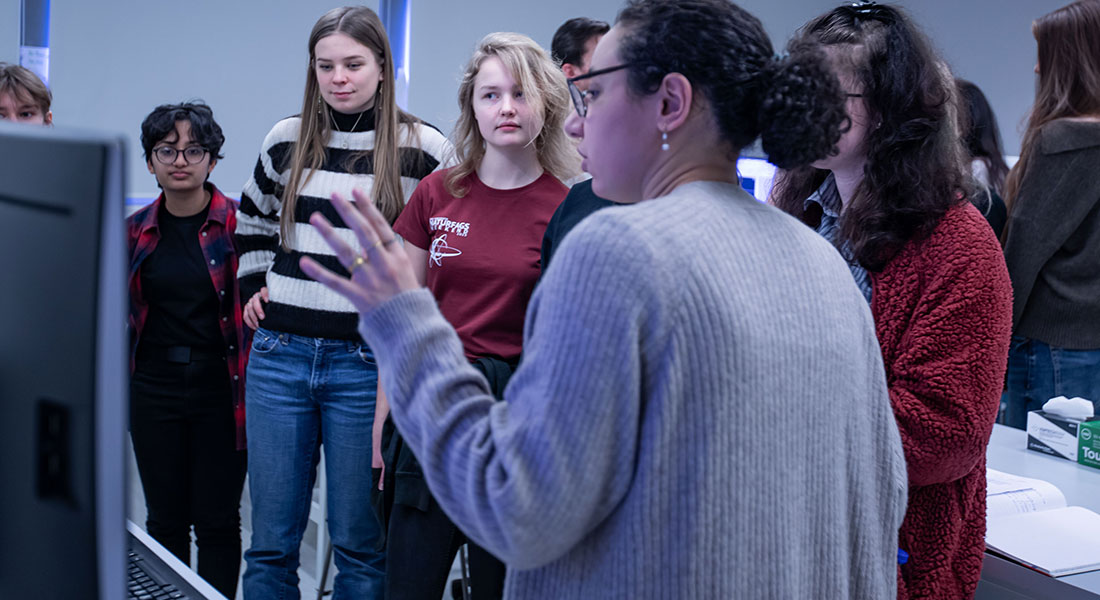 I anledning af FN-dagen ” International Day of Girls and Women in Science” har vi i samarbejde med Kvinder i Fysik (KIF) arrangeret en dag for gymnasieelever med kvindelige rollemodeller.