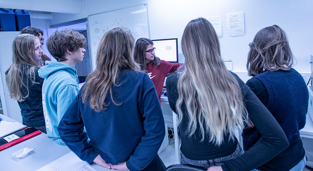I anledning af FN-dagen ” International Day of Girls and Women in Science” har vi i samarbejde med Kvinder i Fysik (KIF) arrangeret en dag for gymnasieelever med kvindelige rollemodeller.