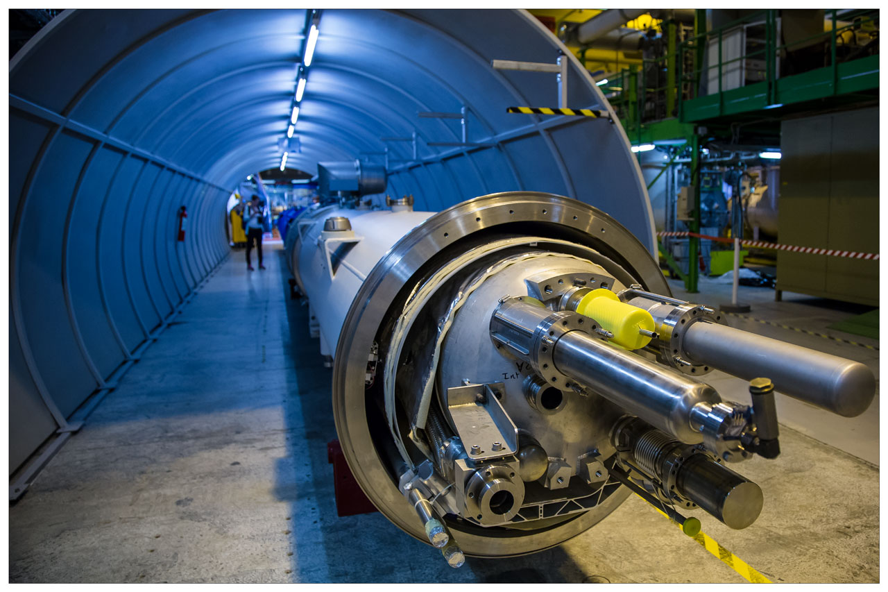 Det er ikke kun detektorerne ALICE og ATLAS der skal opgraderes, også den 27 km lange superledende Large Hadron Collider (LHC) skal opgraderes, så der fremover kan etableres og detekteres helt op til 100 millioner protonkollisioner i sekundet. 