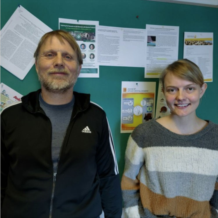 I denne podcast interviewer videnskabsjournalist Jens Degett fra Science Stories Professor Kim Lefmann og PhD studerende Kristine Marie Løfgren Krighaar fra Niels Bohr Institutet.