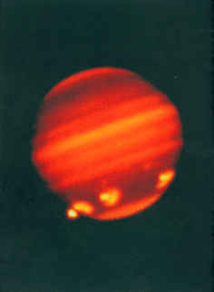 Jupiter rammes af komet