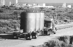 Radioaktive stoffer transporteres i særlige containere på landevejen